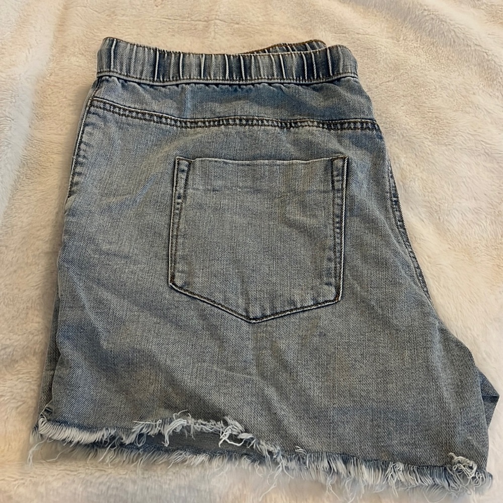 Woman’s plus size drawstring cutoff shorts